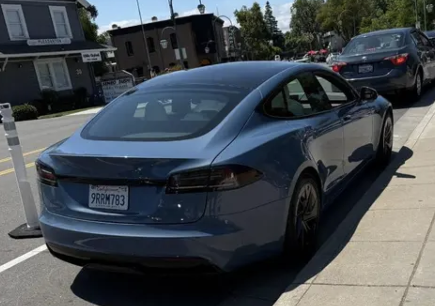 新款特斯拉Model S实车曝光 轮毂涂装全部换新 年内有望发布