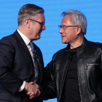 黄仁勋：AI是促进平等伟大工具 全新编程语言是“人类语言”