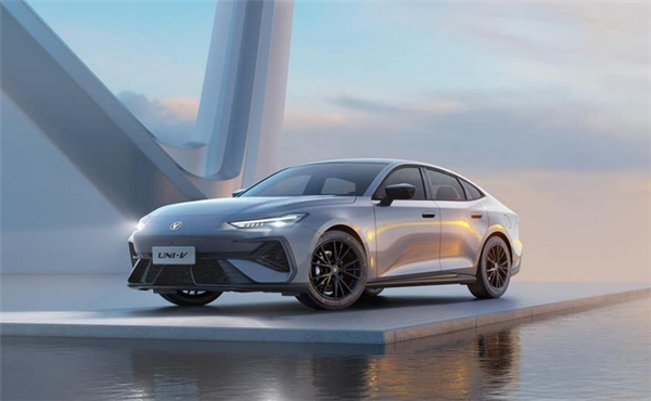 年轻人的第一辆轿跑！全新长安UNI-V官宣：提供1.5T与2.0T两种动力选择