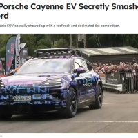 保时捷纯电动卡宴打破英国爬坡赛纪录：比12缸宾利添越快4秒