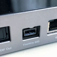 苹果在 macOS 26 中放弃对 FireWire 的支持