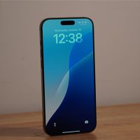 iPhone 18系列正面曝光：标准版药丸屏 Pro版单挖孔