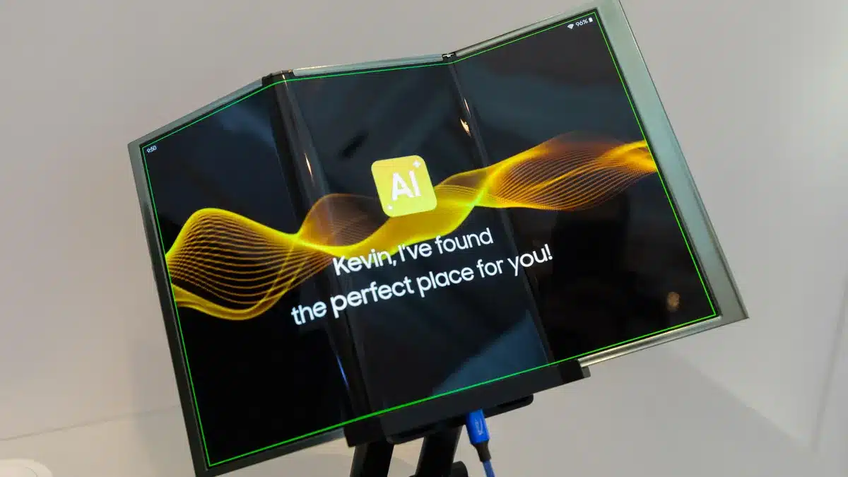 三星首款三折叠手机曝光：无屏下摄像头、钛 + 铝组合材质、骁龙芯片、16GB 内存