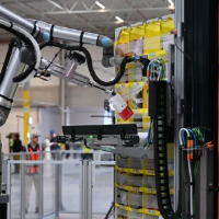 亚马逊仓库机器人数量接近人类员工规模