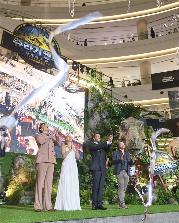 《侏罗纪世界：重生》创年内进口片首映记录