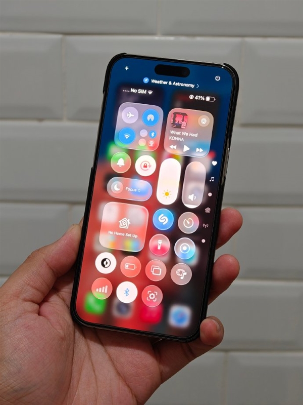 iOS 26 Beta 3发布 苹果又砍一刀!液态玻璃再被削弱