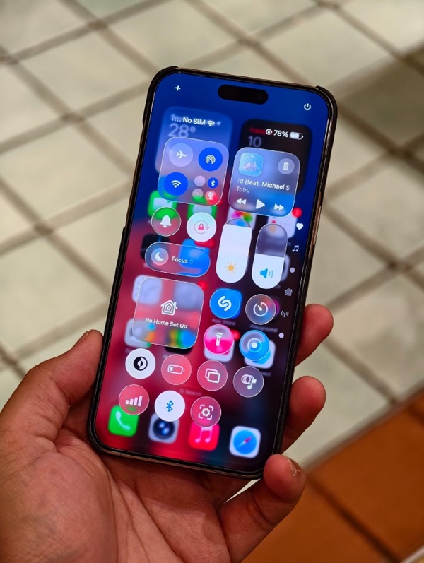 iOS 26 Beta 3发布 苹果又砍一刀!液态玻璃再被削弱