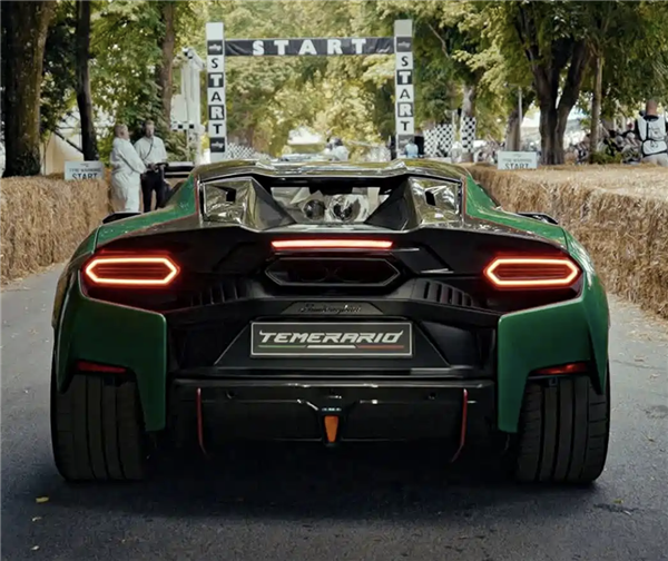 赛道利器！兰博基尼Temerario GT3亮相：碳纤维车身+极致空气套件