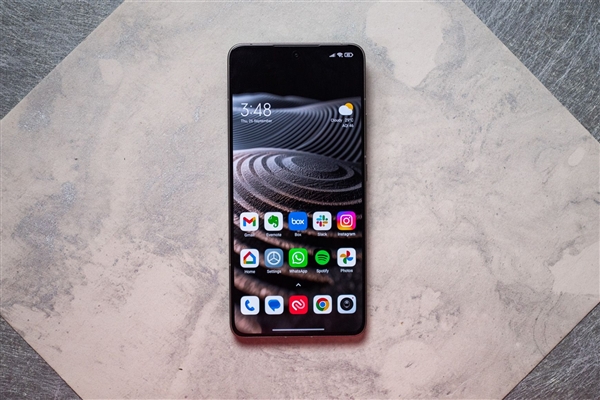 小米16 Pro外观首曝：横向大矩阵相机 梦回11 Ultra