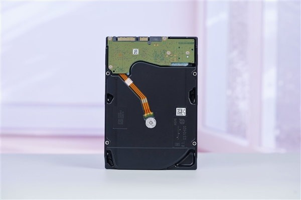 首次30TB+首次HAMR!希捷发布酷狼Pro 30TB硬盘:NAS专用