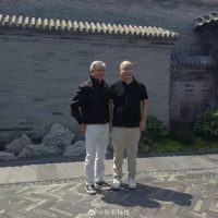 继雷军之后 黄仁勋“密会”MiniMax创始人 深度交流两小时 其开源模型曾登全球第二