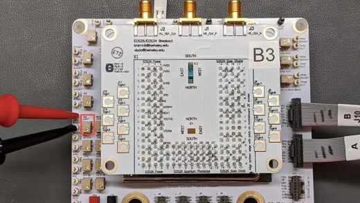 研究人员打造首款结合电子、光子和量子光的芯片