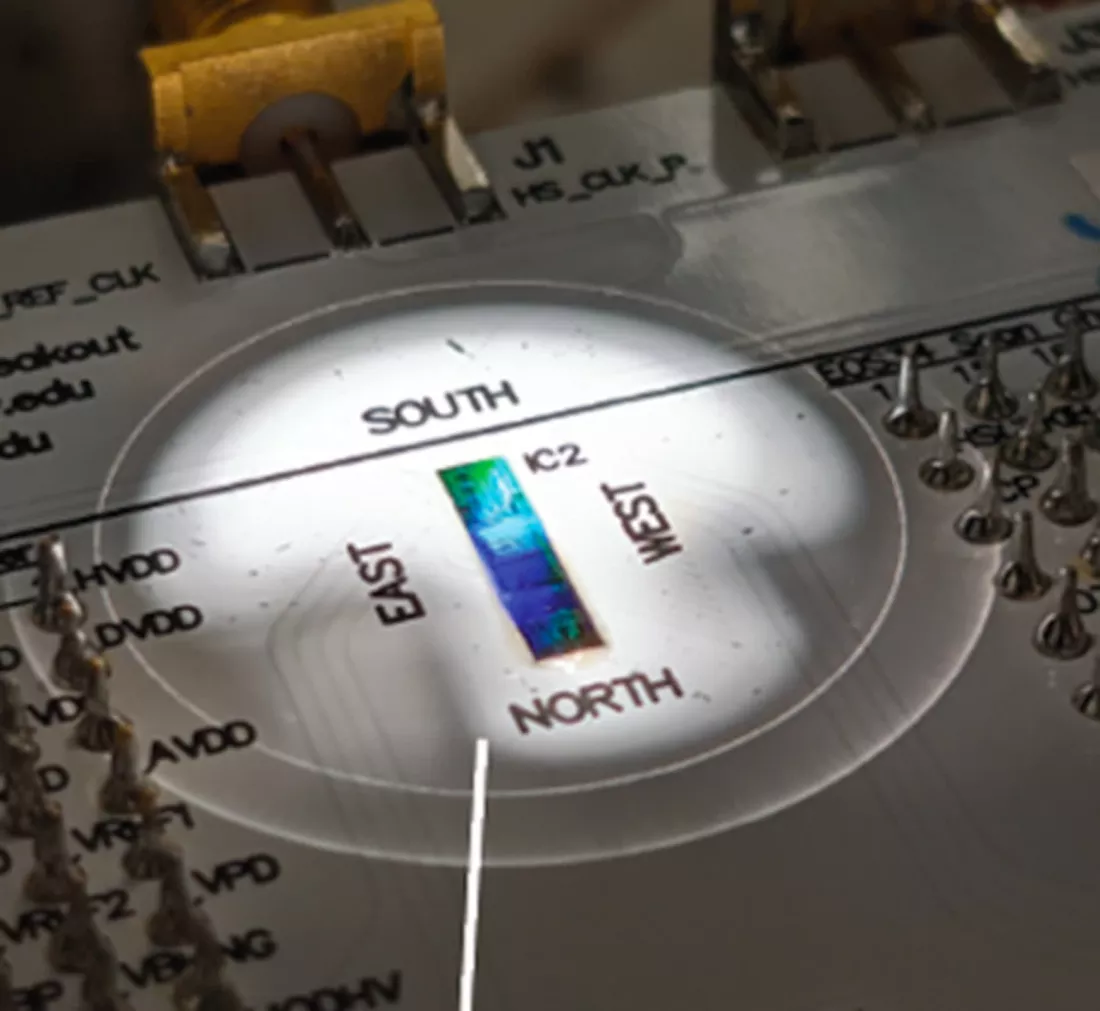 研究人员打造首款结合电子、光子和量子光的芯片