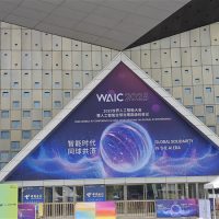 AI教父辛顿最新警告：人类用AI就像养老虎 要么训好它 要么摆脱它