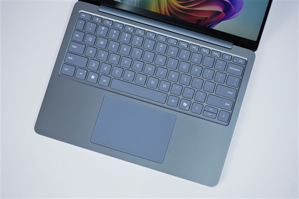 骁龙X Plus处理器加持！微软Surface Laptop 13图赏