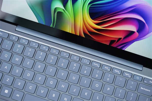 骁龙X Plus处理器加持！微软Surface Laptop 13图赏