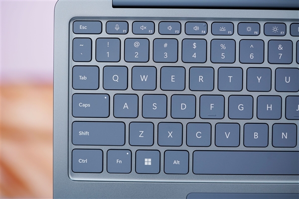 骁龙X Plus处理器加持！微软Surface Laptop 13图赏