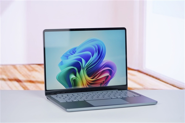 骁龙X Plus处理器加持！微软Surface Laptop 13图赏