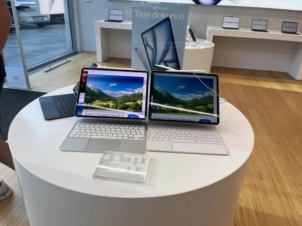 iPhone 可能要用上双层 OLED 了，20 周年能赶上吗？