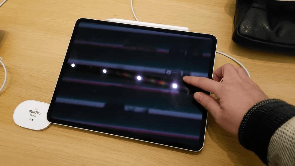 iPhone 可能要用上双层 OLED 了，20 周年能赶上吗？