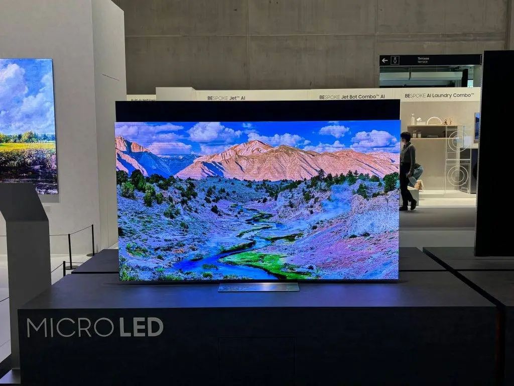 iPhone 可能要用上双层 OLED 了，20 周年能赶上吗？