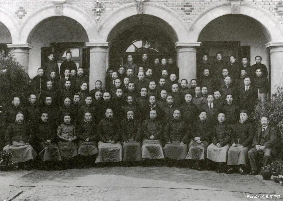 周树人到鲁迅：一个觉醒者的精神蝶变