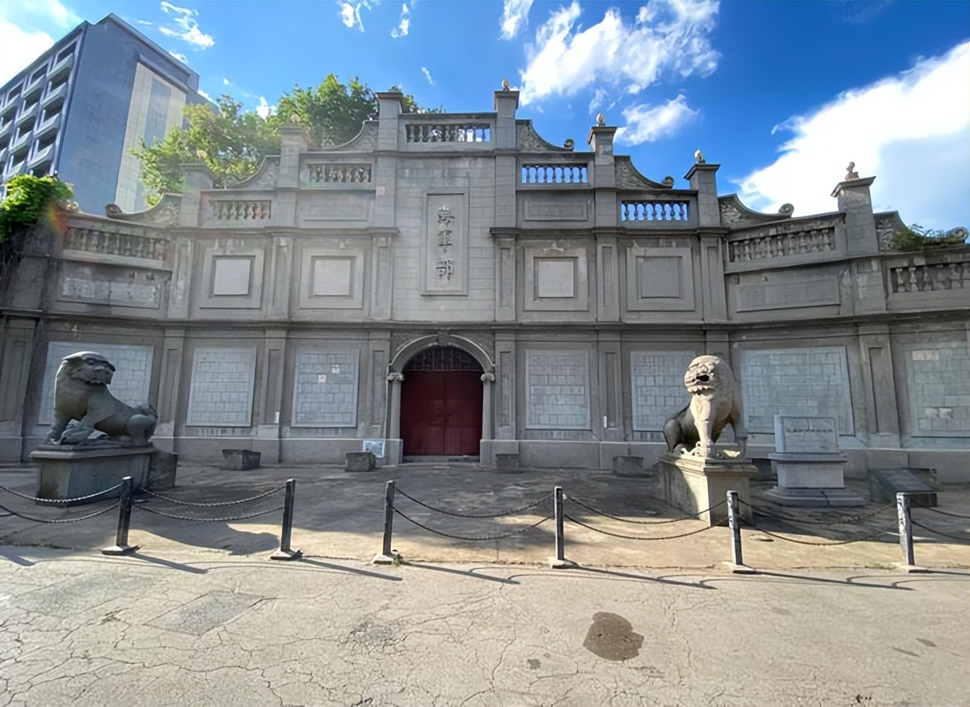 周树人到鲁迅：一个觉醒者的精神蝶变