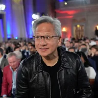 黄仁勋：已与美政府讨论在华销售Blackwell芯片 愿被抽成