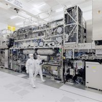 高盛：中国光刻机只能造65nm！落后ASML 20年
