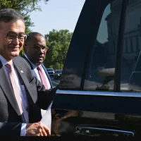 Intel CEO陈立武亲自督战：每款CPU等芯片必须由他审核批准