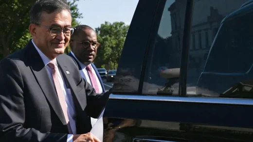 Intel CEO陈立武亲自督战：每款CPU等芯片必须由他审核批准