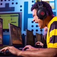 电竞选手吐槽比赛设备：英特尔太拉 AMD才够电竞级