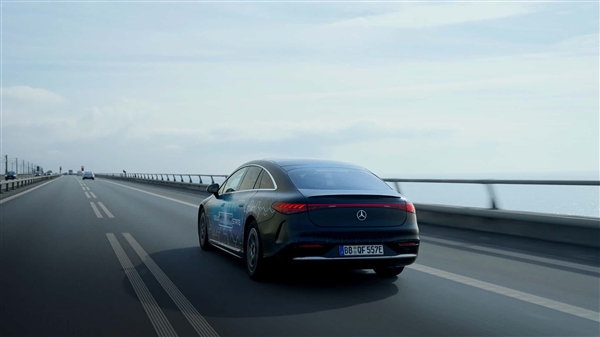 比油车还能跑！装上固态电池的奔驰EQS跑1205公里后还有电