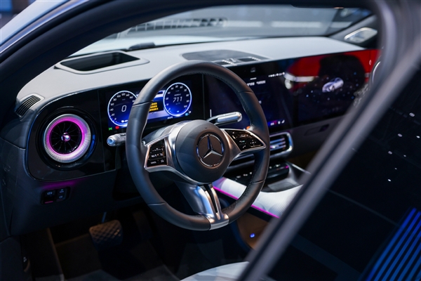 120km/h时速实测能跑572公里！全新奔驰CLA纯电版下线：续航866公里