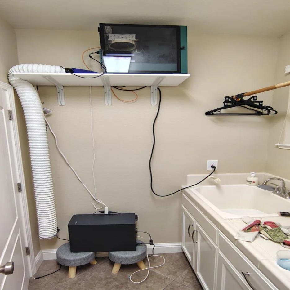 靠200美元CPU+「白菜价」二手硬件，他在自家洗衣房造了个“迷你谷歌”：能跑20亿网页，总成本5000美元