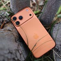 第一批iPhone 17贴膜受害者出现了：贴膜工具把边框划伤 果粉心疼