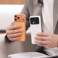 到底谁蹭谁热度！小米17 Pro和iPhone 17 Pro真机对比：你觉得像吗