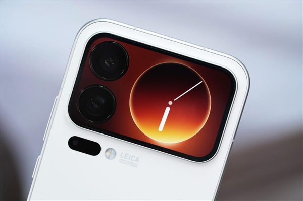 多一块屏对标iPhone 17 Pro Max！小米17 Pro Max图赏