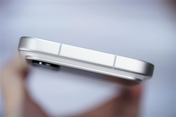 多一块屏对标iPhone 17 Pro Max！小米17 Pro Max图赏