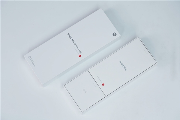 多一块屏对标iPhone 17 Pro Max！小米17 Pro Max图赏