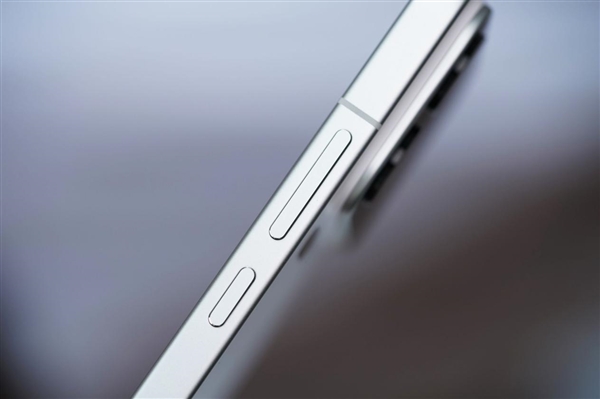 多一块屏对标iPhone 17 Pro Max！小米17 Pro Max图赏