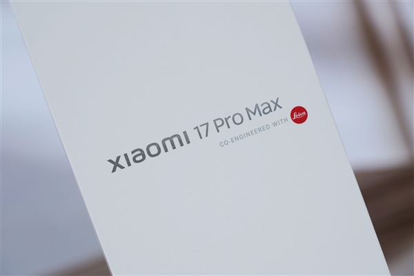 多一块屏对标iPhone 17 Pro Max！小米17 Pro Max图赏