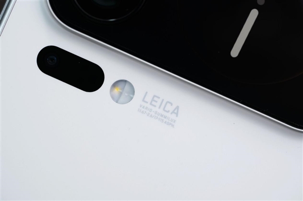 多一块屏对标iPhone 17 Pro Max！小米17 Pro Max图赏