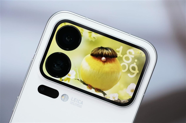 多一块屏对标iPhone 17 Pro Max！小米17 Pro Max图赏