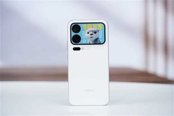 多一块屏对标iPhone 17 Pro Max！小米17 Pro Max图赏