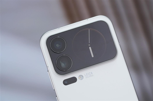 多一块屏对标iPhone 17 Pro Max！小米17 Pro Max图赏