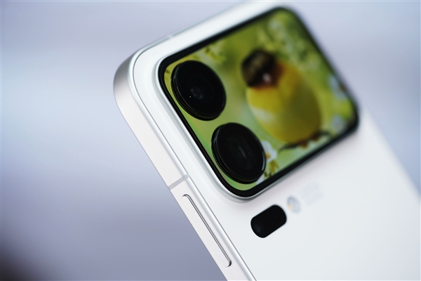 多一块屏对标iPhone 17 Pro Max！小米17 Pro Max图赏