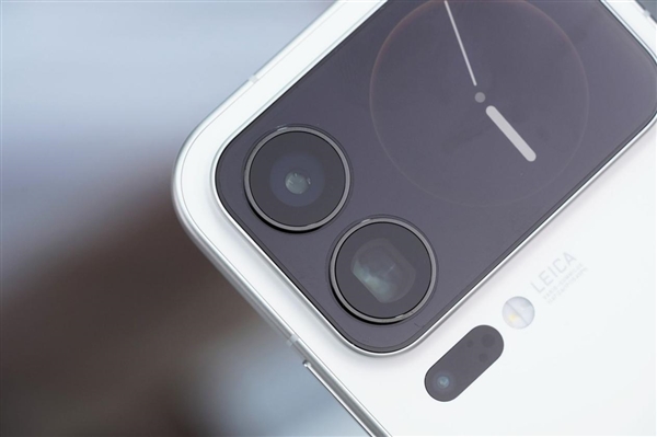 多一块屏对标iPhone 17 Pro Max！小米17 Pro Max图赏