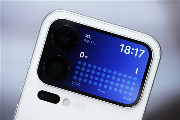 多一块屏对标iPhone 17 Pro Max！小米17 Pro Max图赏