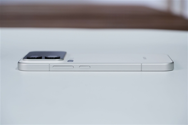 多一块屏对标iPhone 17 Pro Max！小米17 Pro Max图赏